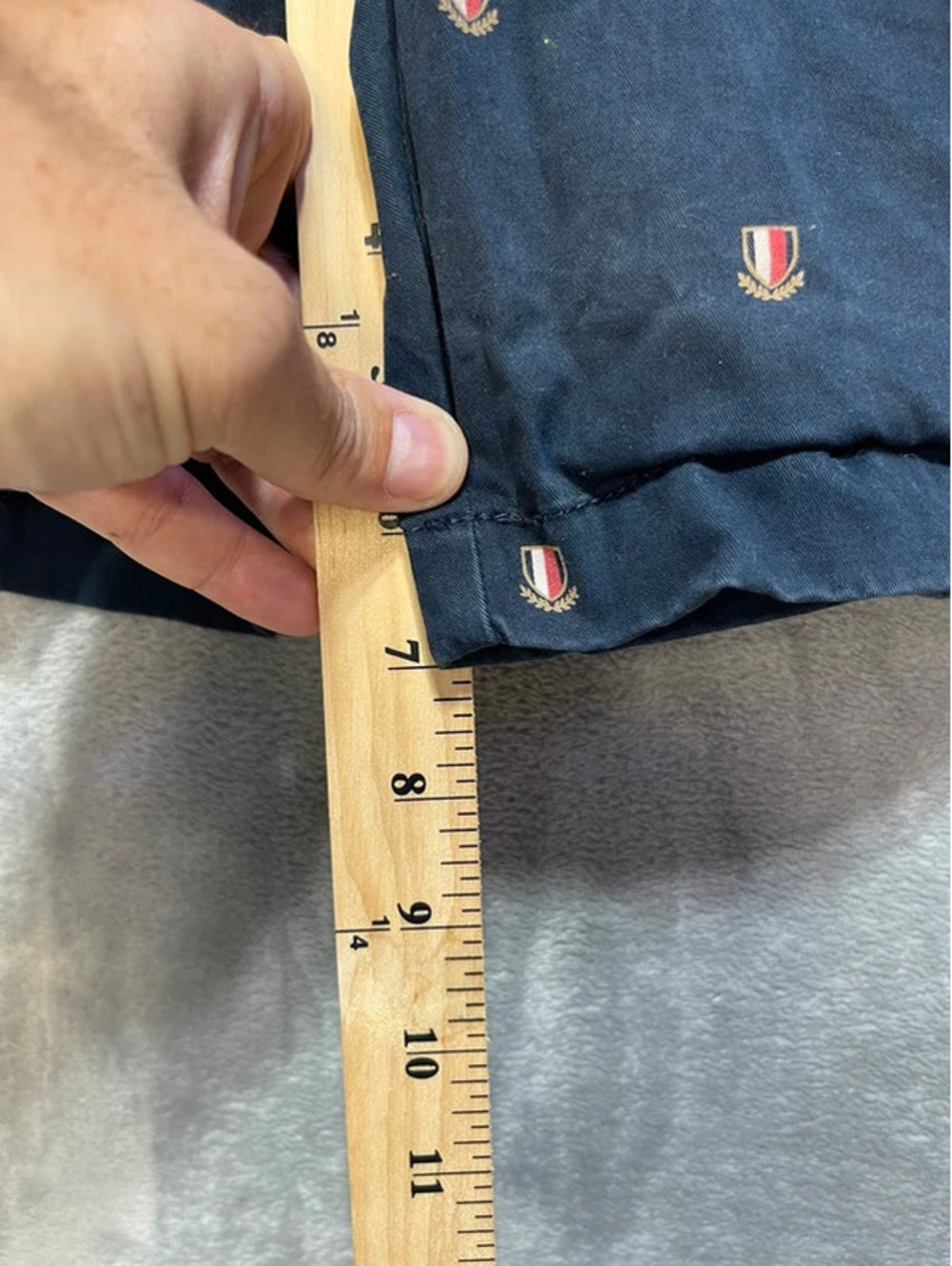 Tommy Hilfiger Mens Flat Front Chino Shorts Navy Crest Embroidered Size 40 - Picture 4 of 7